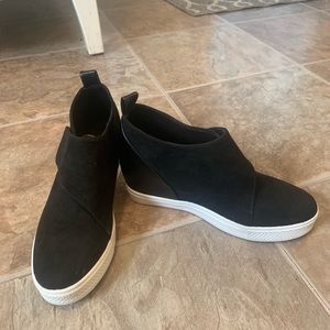 Hidden wedge sneaker